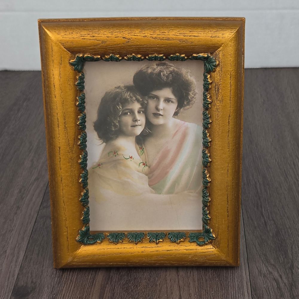 Vintage Picture Frame Gold Gilt Wood Leaf Detail 4x6 Victorian Antique Style